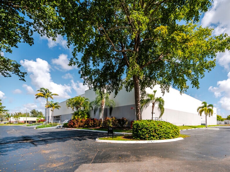 More Photos Of 5400 NW 35th Ave, Fort Lauderdale Warehouse For Lease