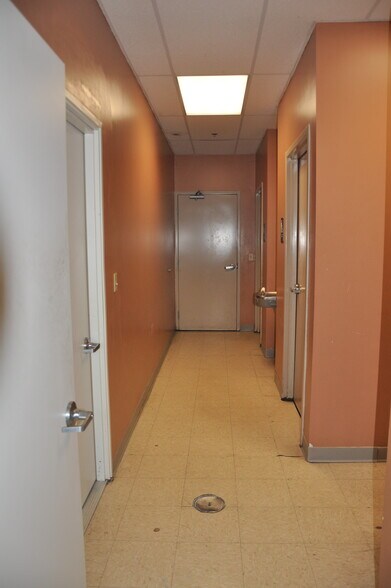 More Photos Of 609-621 Locust St, Monticello Storefront For Lease