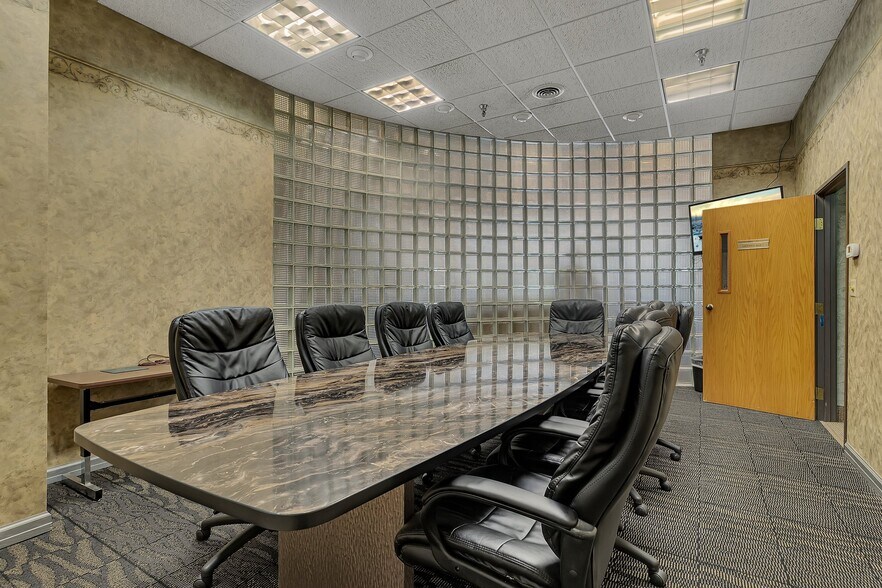 More Photos Of 14 7th Ave N, Saint Cloud Office For Sale