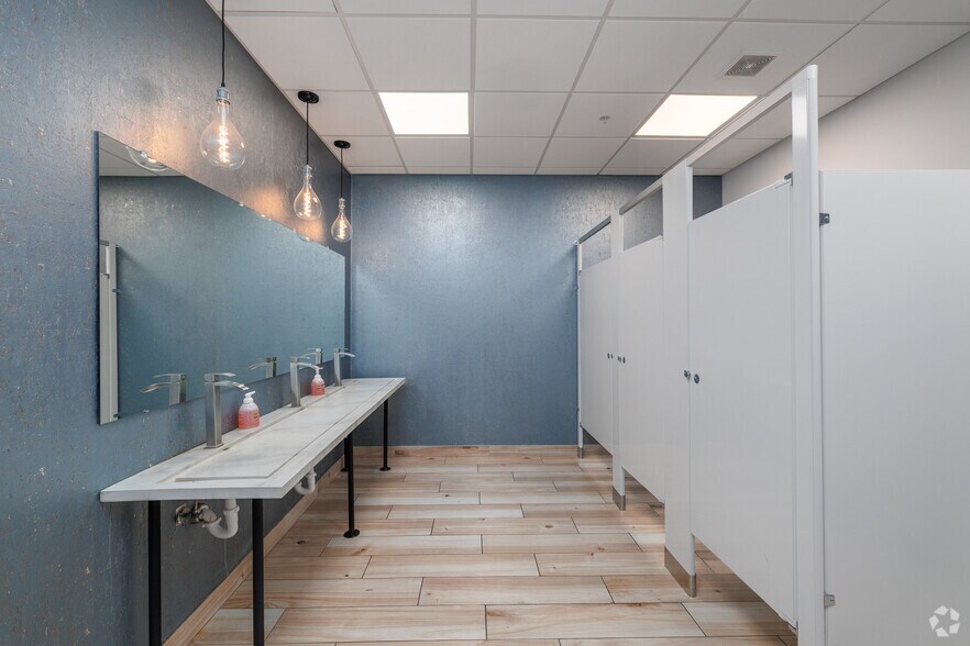 Photo of 1st Floor Ste 333-359 S Salina