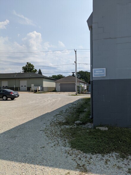 More Photos Of 250 S Kinzie Ave, Bradley Flex For Sale