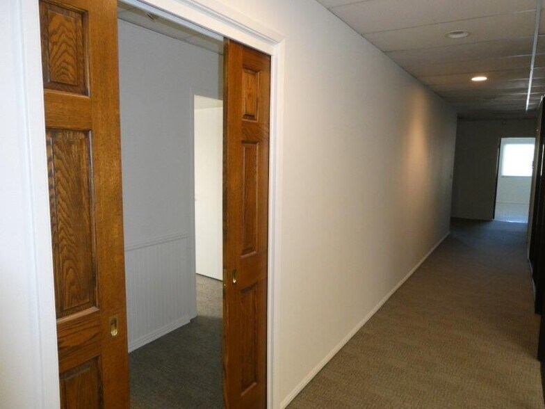 More Photos Of 447 W Burchett St, Glendale Office For Sale