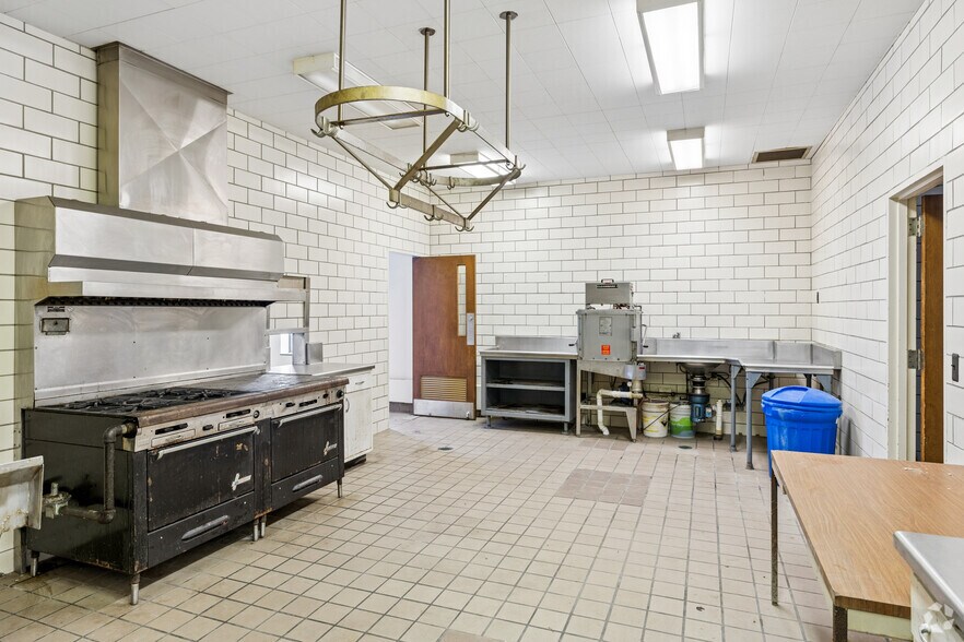 More Photos Of 131 University Dr, Pontiac Health Club For Sale