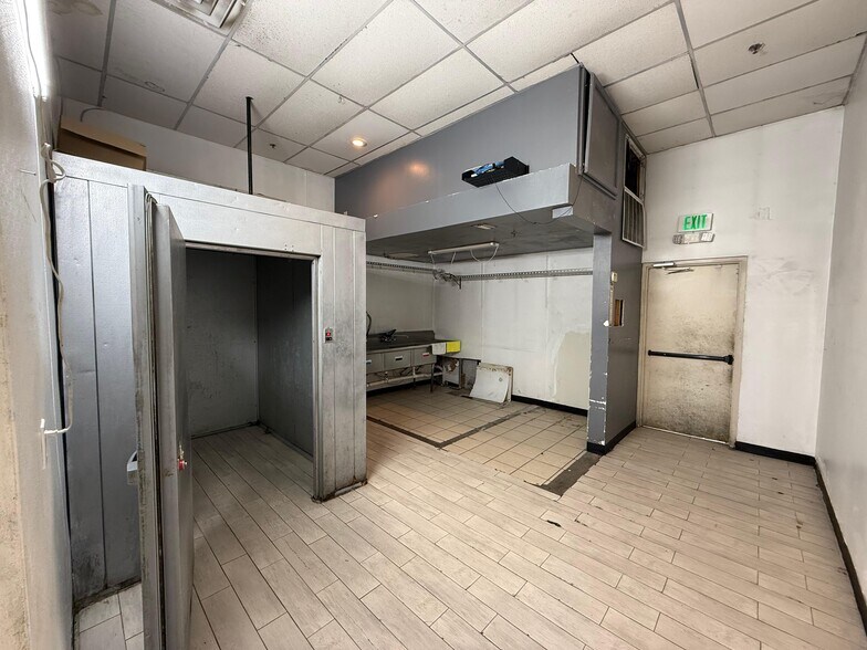 More Photos Of 8602 McPherson Rd, Laredo Storefront For Lease