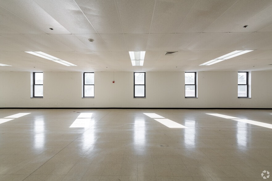 More Photos Of 78 Barnum Rd, Devens Light Manufacturing For Lease