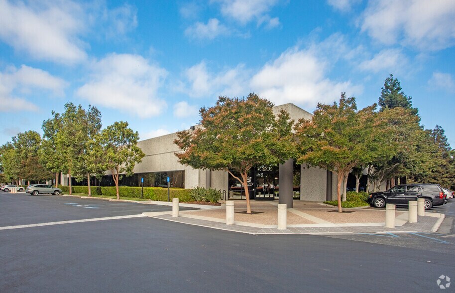 More Photos Of 55-85 Nicholson Ln, San Jose Light Manufacturing For Lease