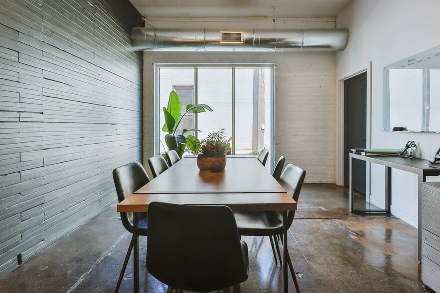 More Photos Of 615 Broadway St, Lubbock Office For Sale