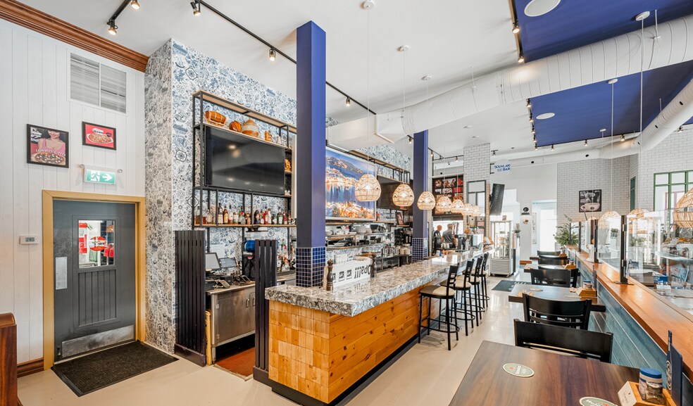 More Photos Of 105 Guindon, Saint-sauveur General Retail For Sale