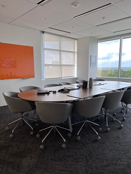 More Photos Of 3800 Maple Ave, Dallas Office For Lease