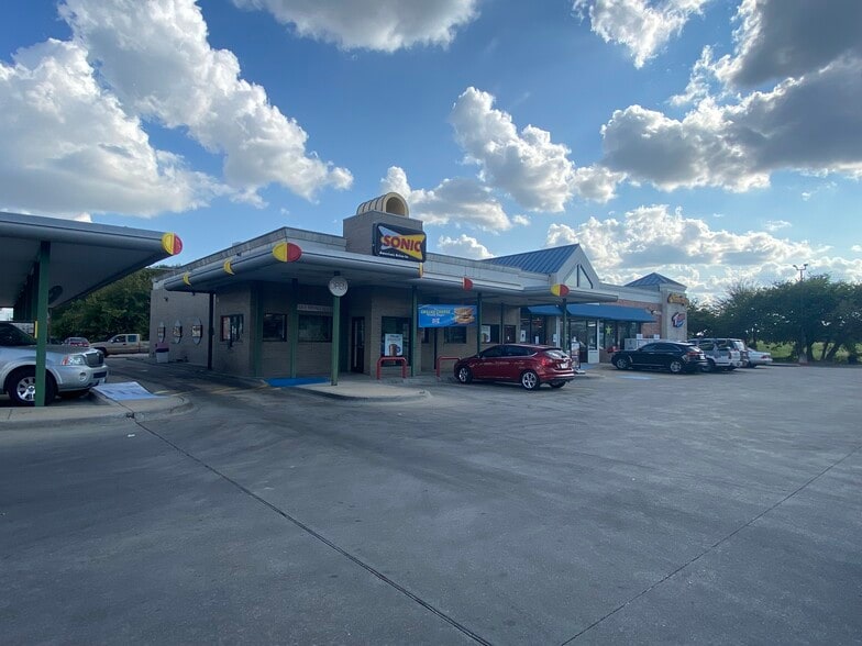 More Photos Of 352 E Belt Line Rd, Wilmer Storefront Retail Office For Sale