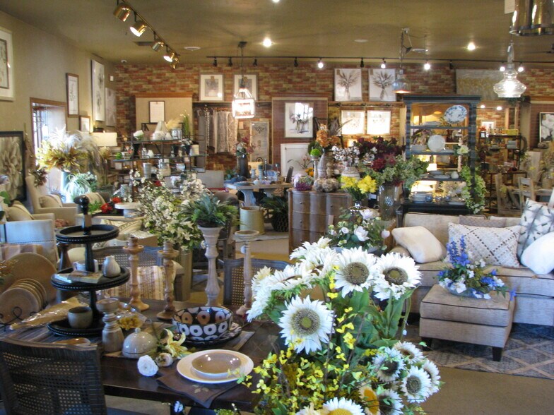 More Photos Of 2071 Central Dr, Green Bay General Retail For Lease