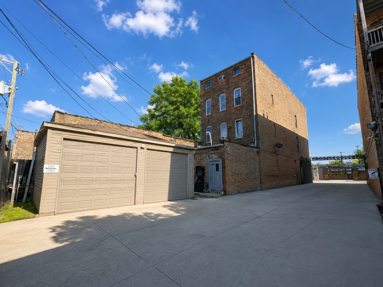 More Photos Of 3142-3144 W Cermak Rd, Chicago Storefront Retail Office For Sale