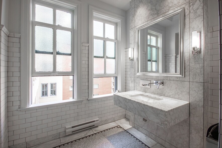 More Photos Of 402 W Pender St, Vancouver Office Residential For Sale