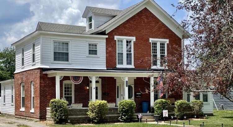 More Photos Of 208 S Elm St, Three Oaks Storefront For Sale