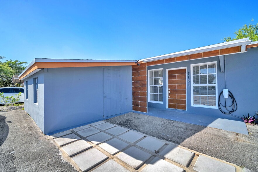 More Photos Of 7151 Taft St, Hollywood Office Residential For Sale