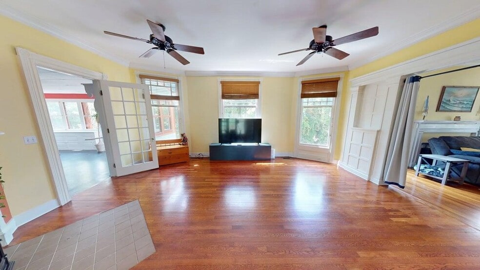 More Photos Of 58 Market St, Onancock Office Residential For Sale