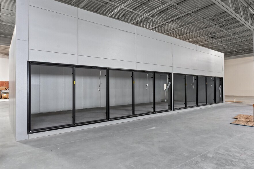 More Photos Of 2651 S Rochester Rd, Rochester Hills General Retail For Lease