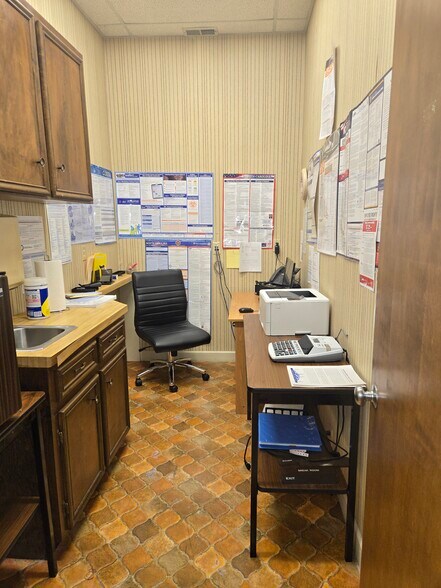More Photos Of 1405 Trademart Blvd, Winston-Salem Flex For Sale