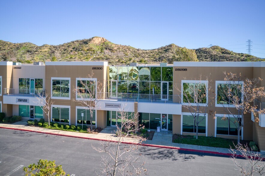 More Photos Of 28294-28310 Constellation Rd, Valencia Light Distribution For Sale