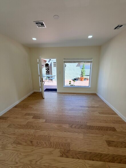 More Photos Of 9528-9546 Brighton Way, Beverly Hills Storefront Retail Office For Lease