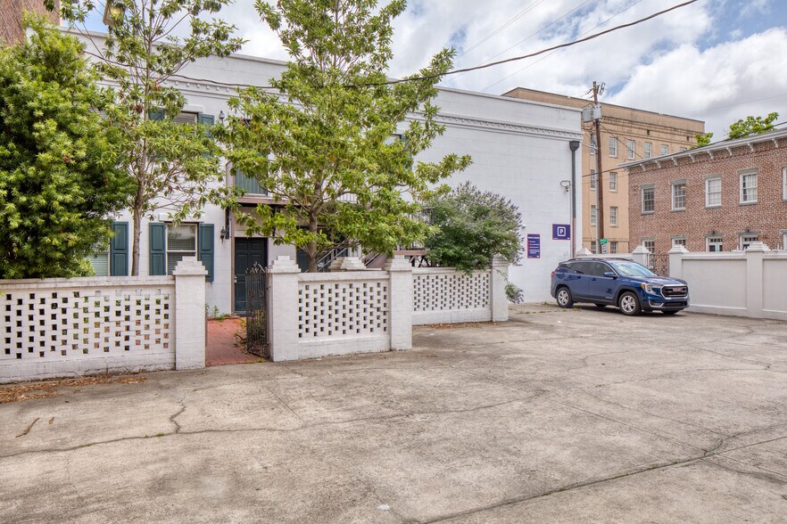 More Photos Of 301 W York St, Savannah Office For Sale