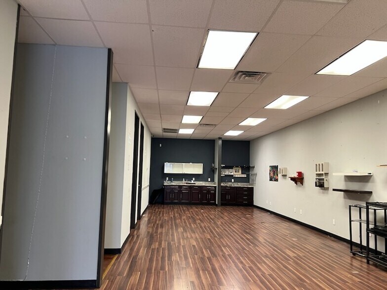 More Photos Of 9025 N Sam Houston Pky E, Humble Unknown For Lease