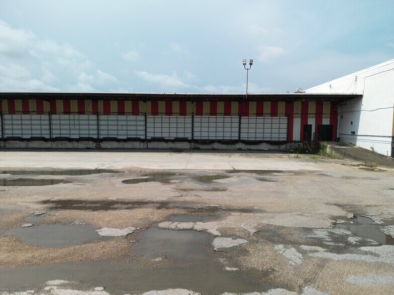 More Photos Of 12170 Old Gentilly Rd, New Orleans Truck Stop For Lease