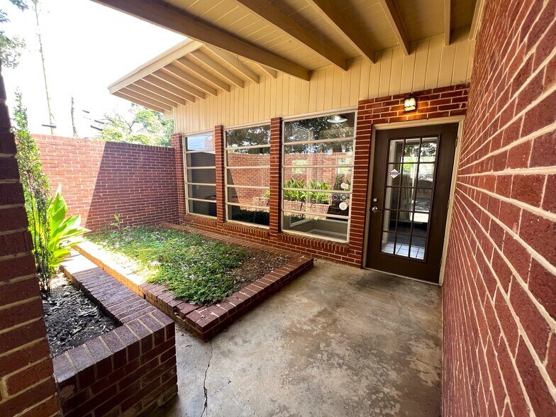 More Photos Of 4384 SE Oakdale Rd, Smyrna Office For Sale