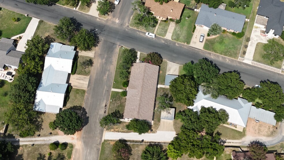 More Photos Of 1405 N Crockett St, Fredericksburg Apartments For Sale
