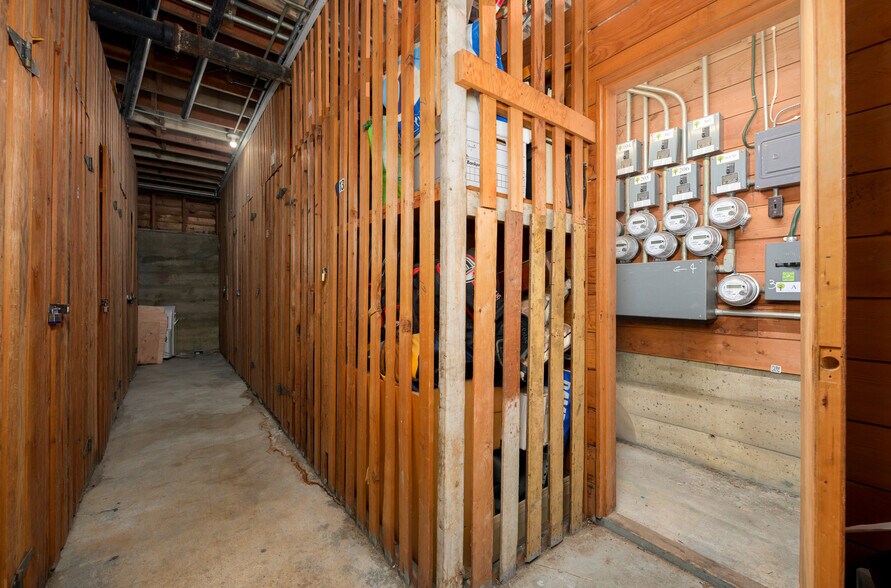 More Photos Of 2250 York Ave, Vancouver Apartments For Sale