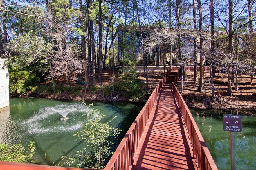 More Photos Of 2020 N Loop Fwy W, Houston Office For Lease