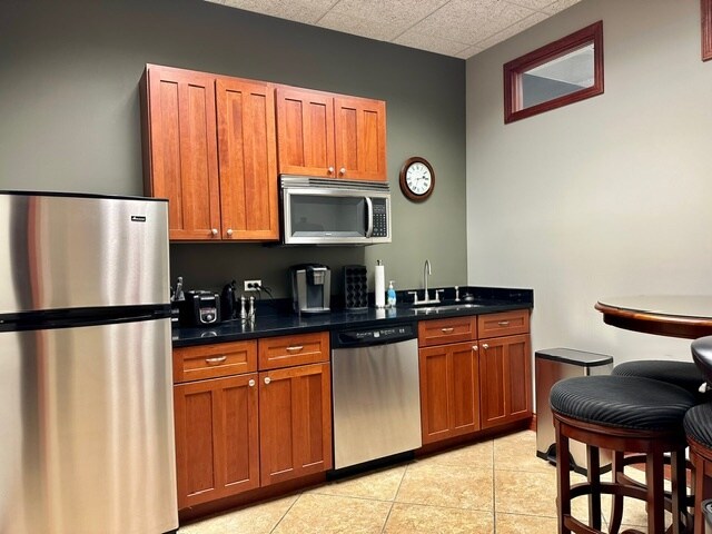 More Photos Of 707 Ridgeview Dr, McHenry Flex For Sale