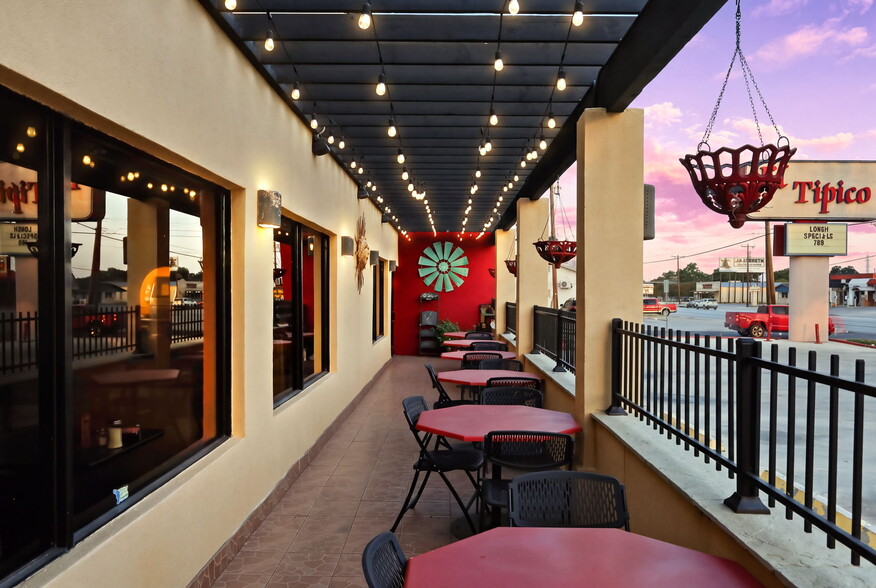 More Photos Of 4946 Rigsby Ave, San Antonio Restaurant For Sale