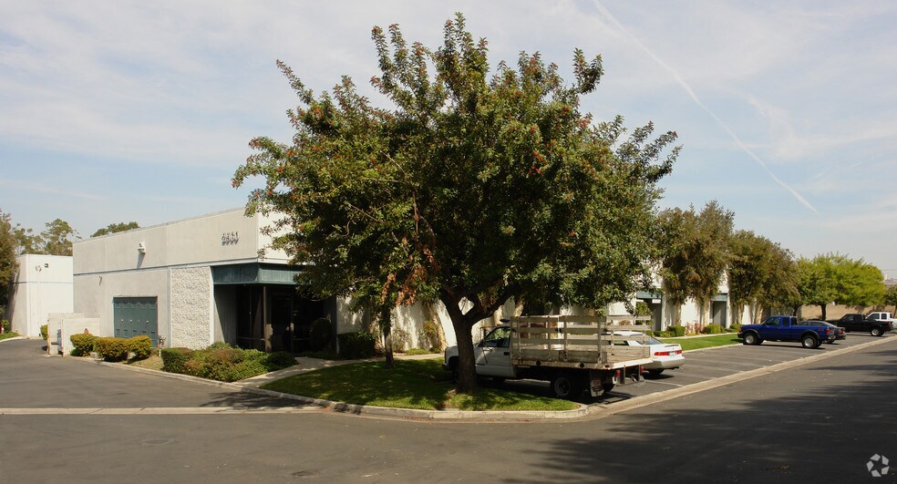 More Photos Of 2960 Saturn St, Brea Warehouse For Lease