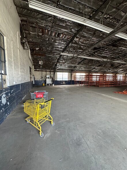 More Photos Of 717 N 2nd St, Vincennes Warehouse For Lease