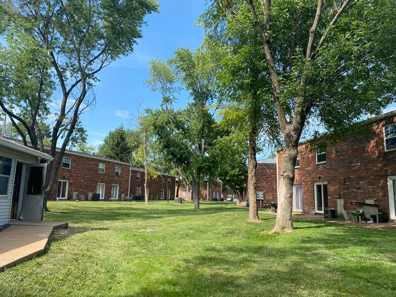 More Photos Of 1624 Northwinds Estates Dr, Saint Louis Apartments For Sale