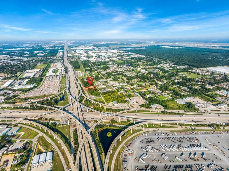 More Photos Of 5939 Albert Dr, Humble Light Distribution For Sale