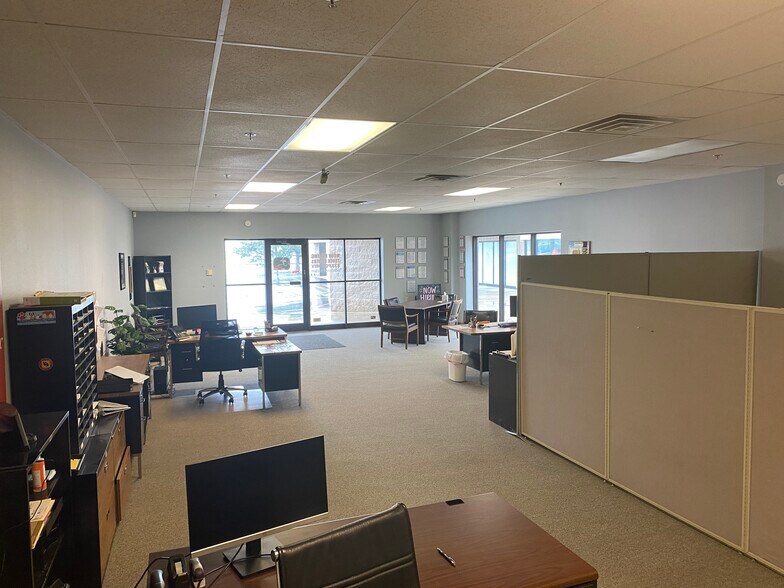 More Photos Of 3319-3333 S Business Dr, Sheboygan Storefront For Lease