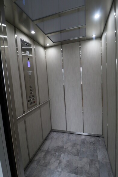 More Photos Of 1136 Clifton Ave, Clifton Medical For Lease