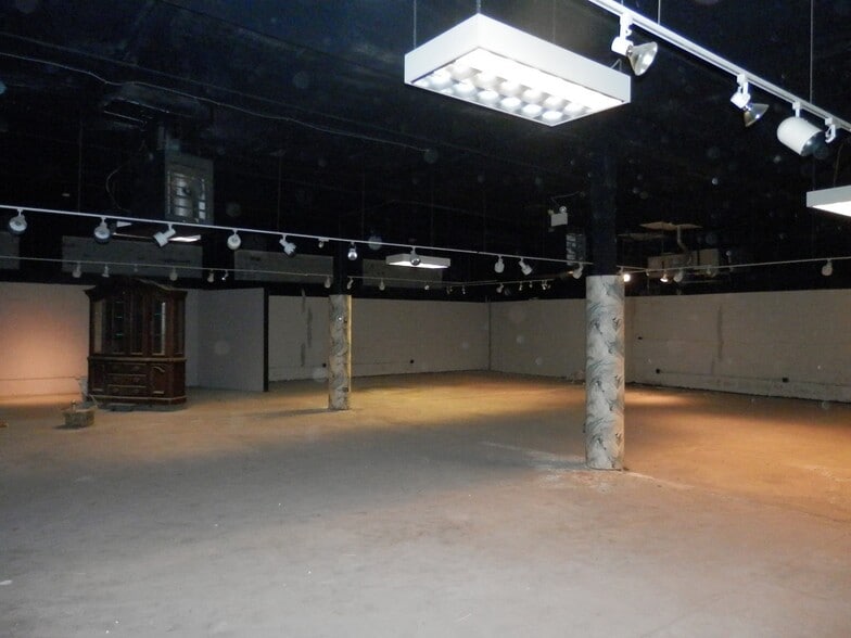 More Photos Of 710 Primos Ave, Primos Warehouse For Lease