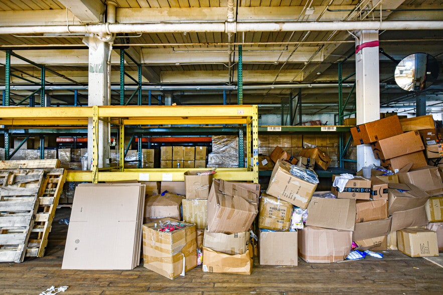 More Photos Of 2 Aspen Pl, Passaic Showroom For Lease