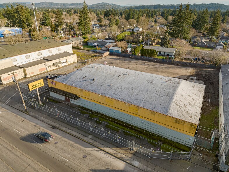 More Photos Of 14410 SE Stark St, Portland Showroom For Sale