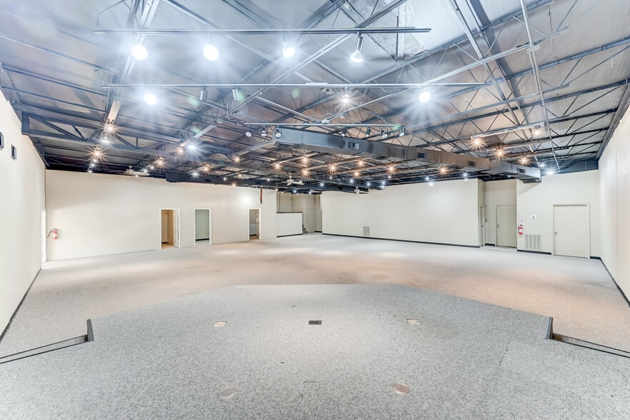 More Photos Of 9802 Whithorn Dr, Houston Office For Sale