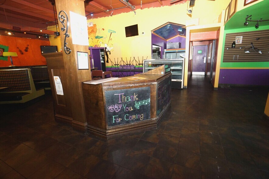 More Photos Of 404 Main St, Belleville Storefront For Sale