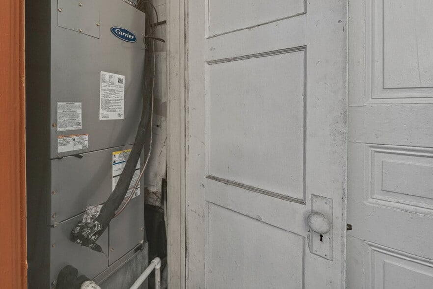 More Photos Of 2112 N Charles St, Baltimore Office For Sale