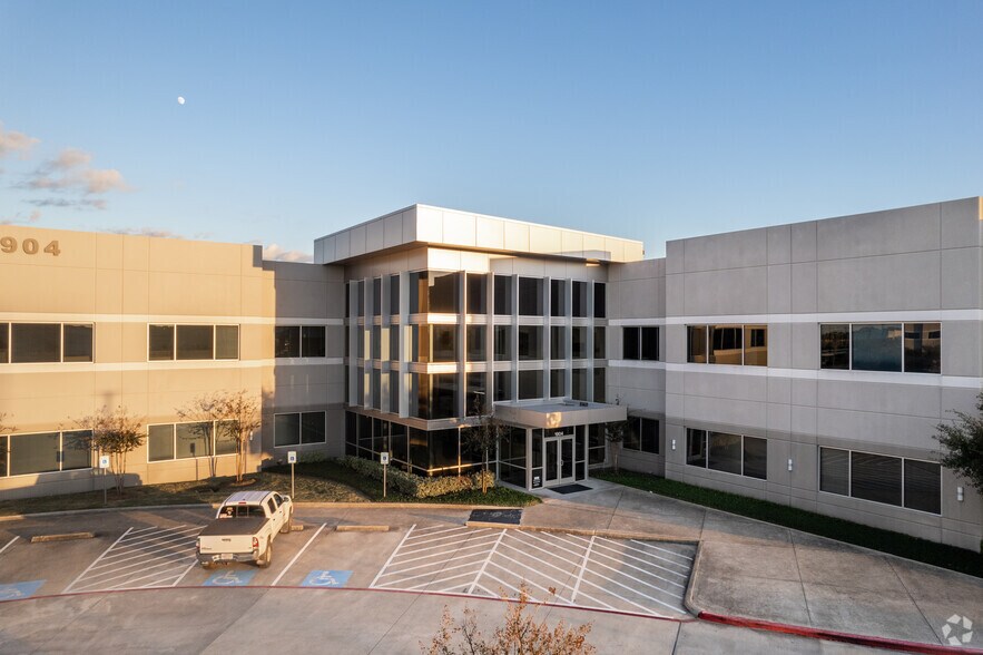 More Photos Of 1904 Grand Parkway W, Katy Office For Lease