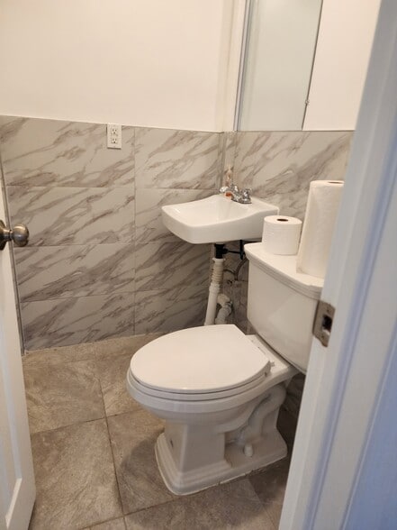 More Photos Of 241 W Union Ave, Bound Brook General Retail For Sale