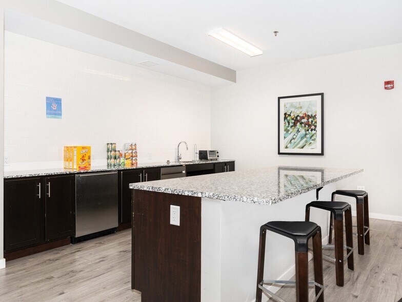 More Photos Of 6418 N Sheridan Rd, Chicago Apartments For Lease