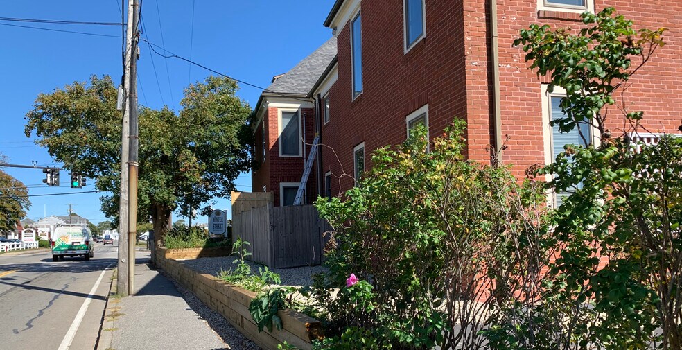 More Photos Of 35 Winter St, Hyannis Office For Lease