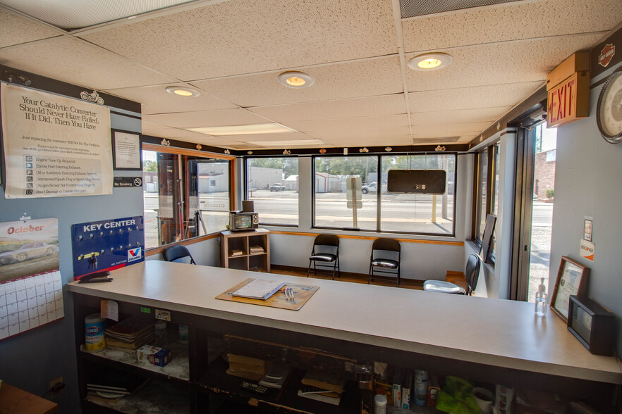 More Photos Of 808 E Broadway, Alton Specialty For Sale